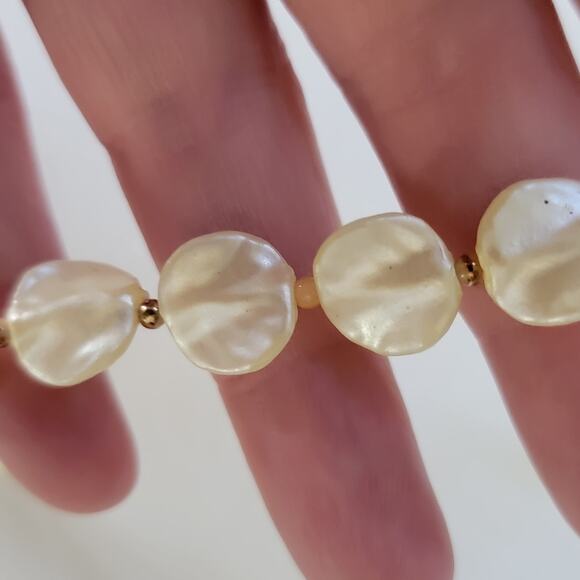 Vintage Ivory Bead Necklace Shimmery Round Beads with Gold Spacers Retro Jewelry - Picture 9 of 10
